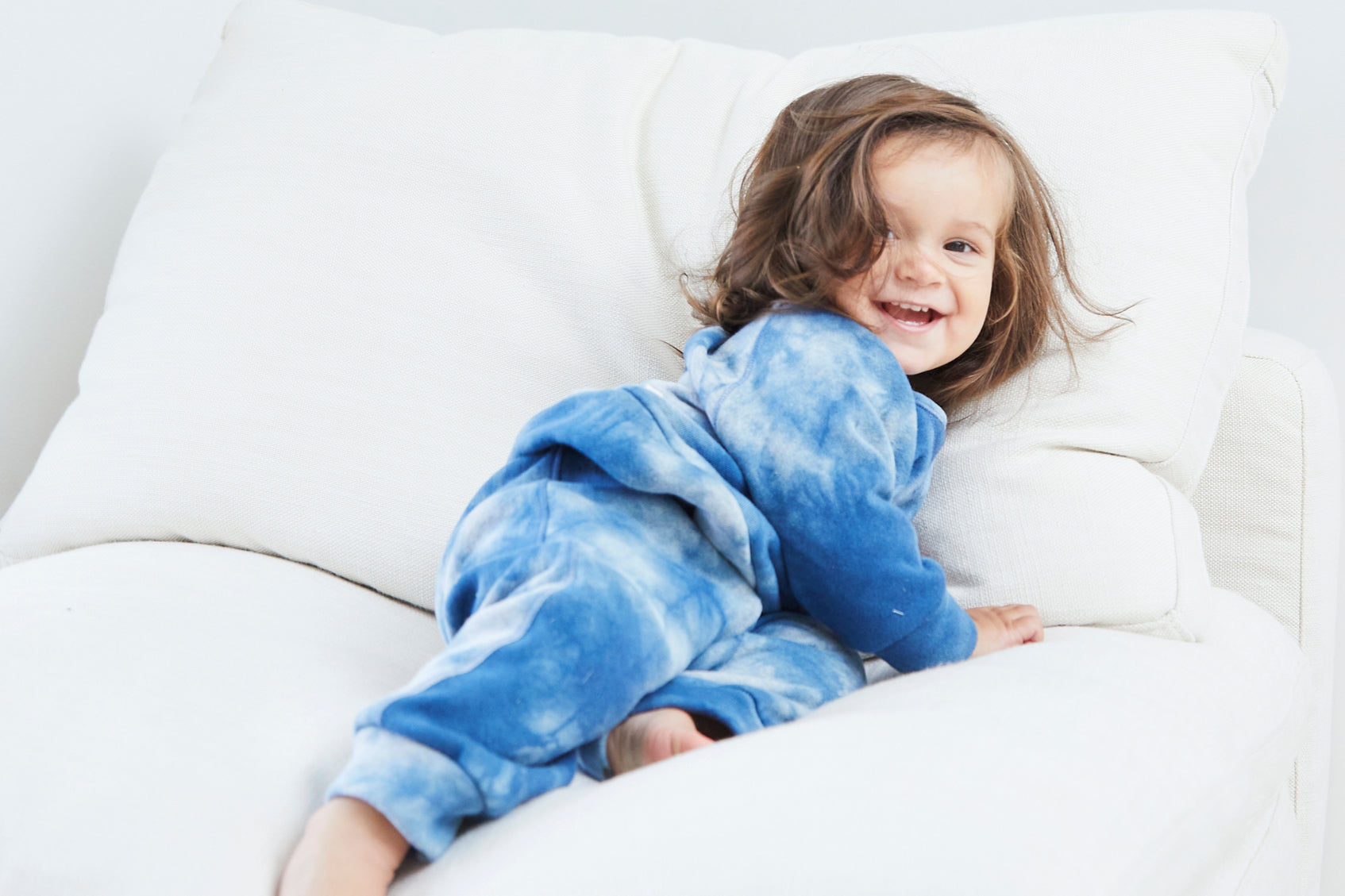 Toddler wearing PAIGELAUREN Baby Blanket Blend Loungewear Set in Heathered Blue Tie Dye