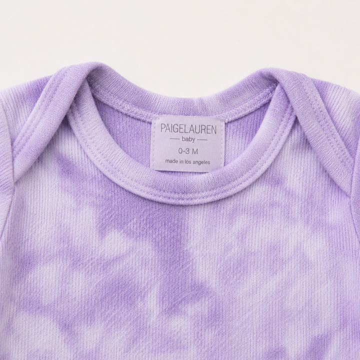 Neckline detail of PAIGELAUREN lavender Marble Brushed Hacci Pajama with lap shoulder design